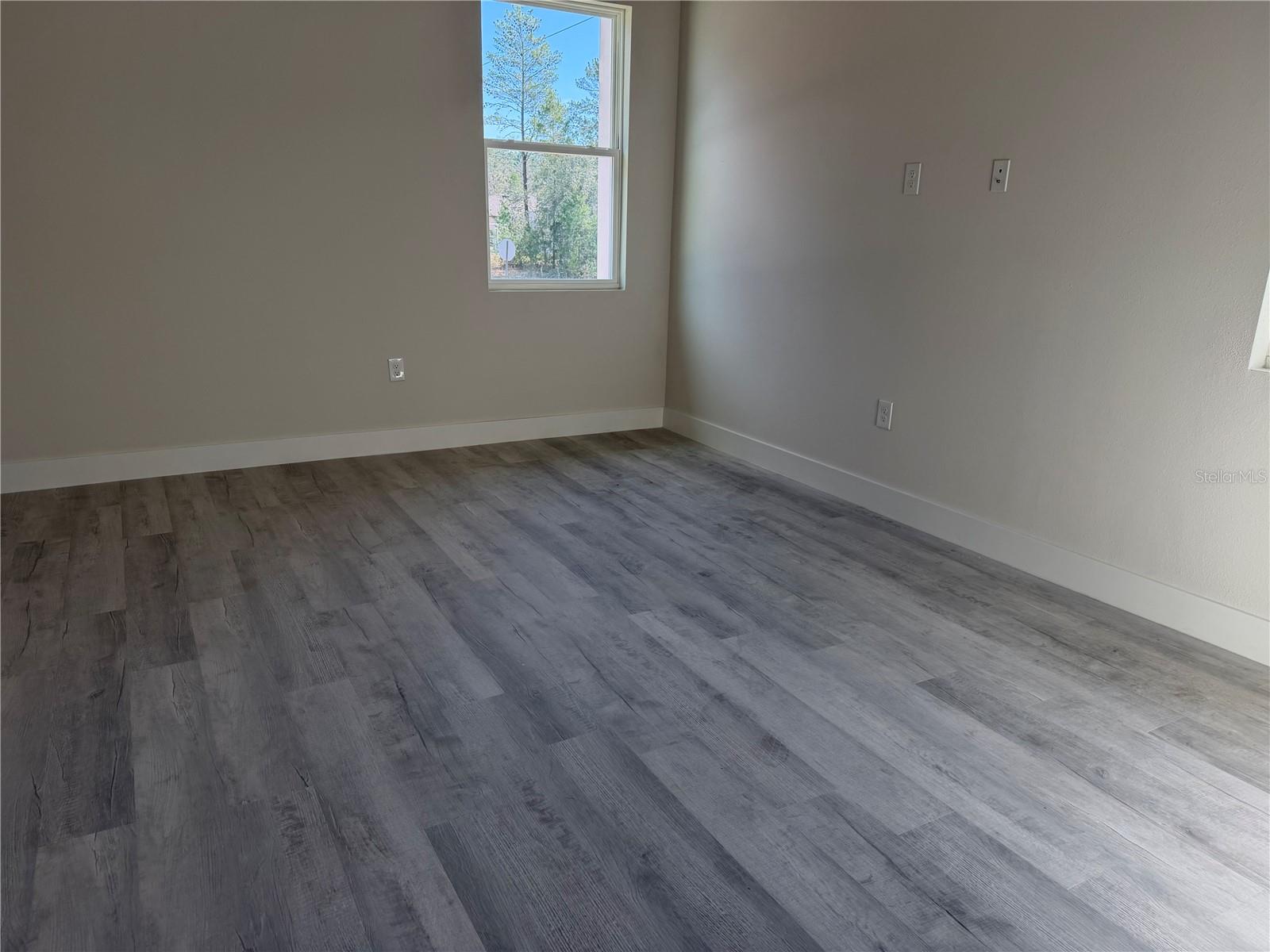 Image 11 of 12 For 6636 N Varsity Ave