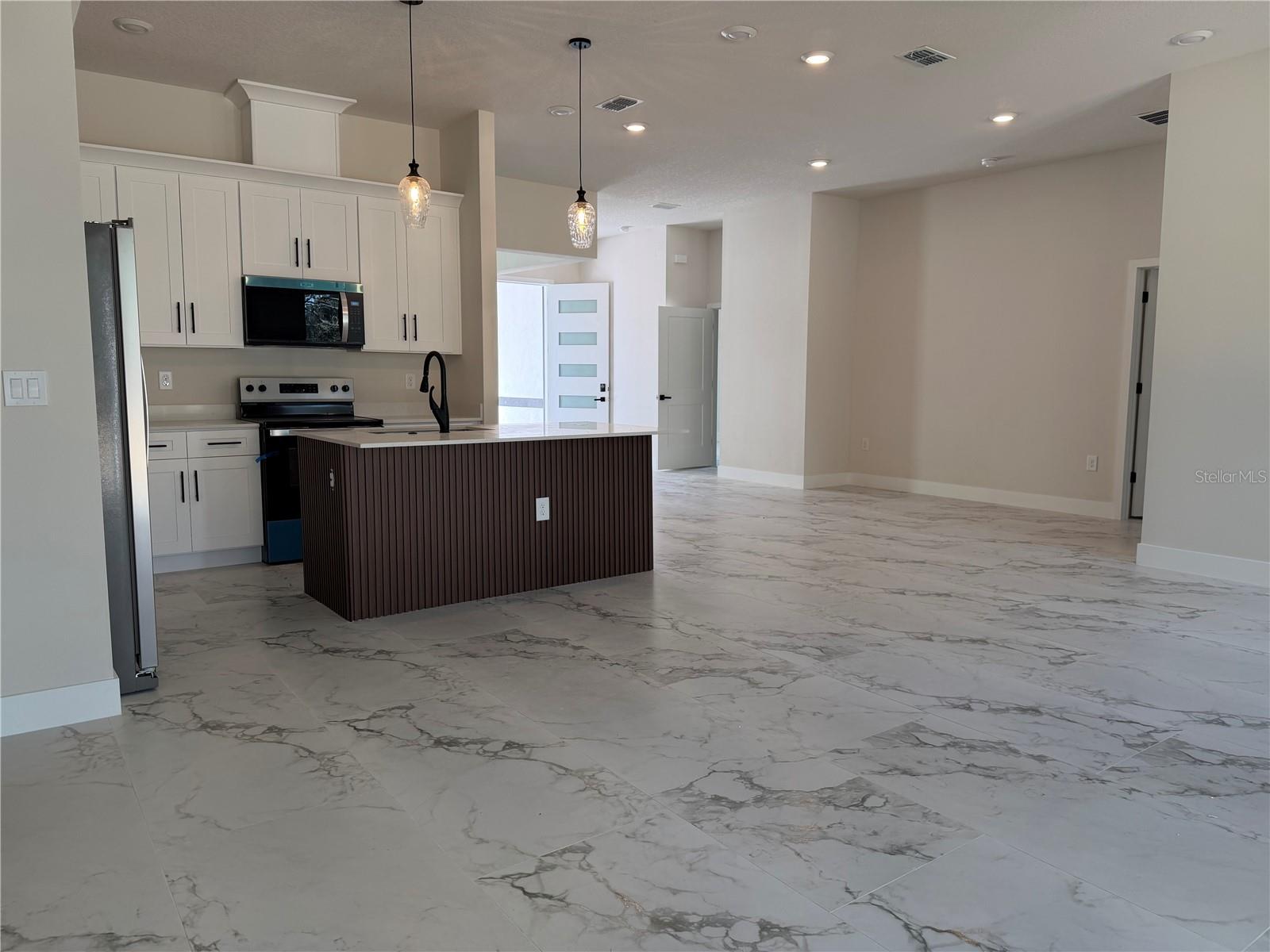 Image 8 of 12 For 6636 N Varsity Ave