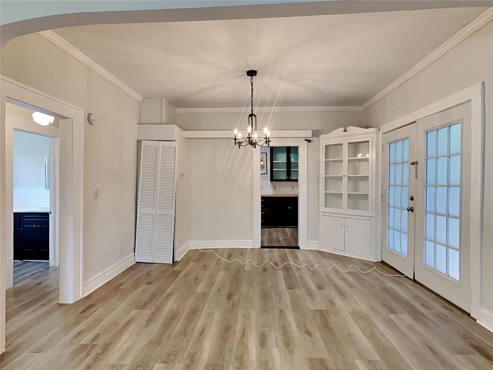 Image 11 of 15 For 1409 Westmoreland Drive 2