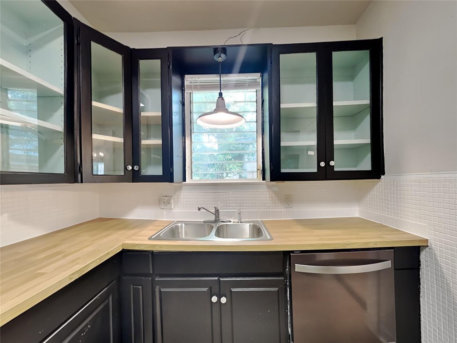 Image 7 of 15 For 1409 Westmoreland Drive 2