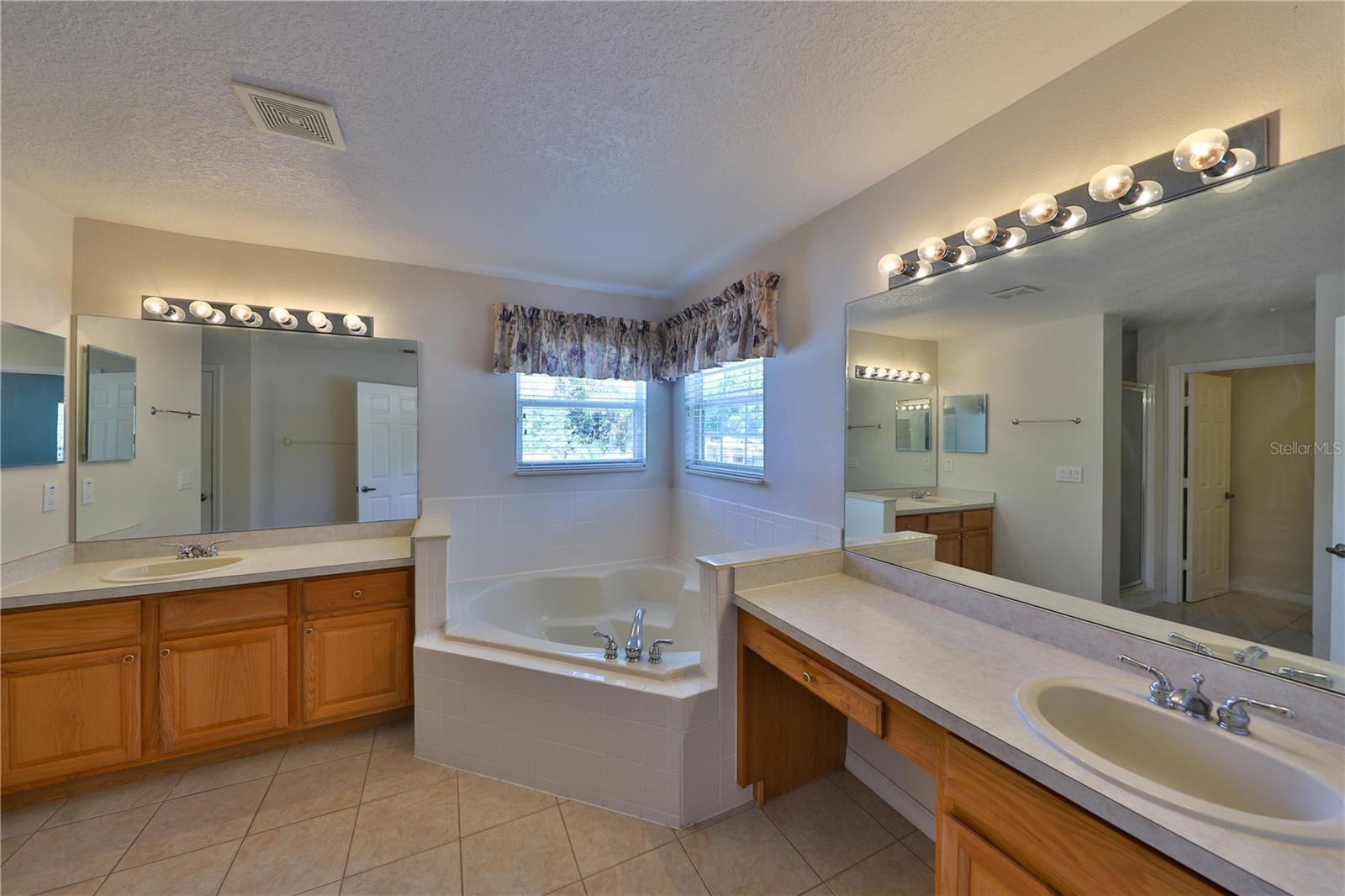 Image 10 of 20 For 363 Twelve Oaks Drive