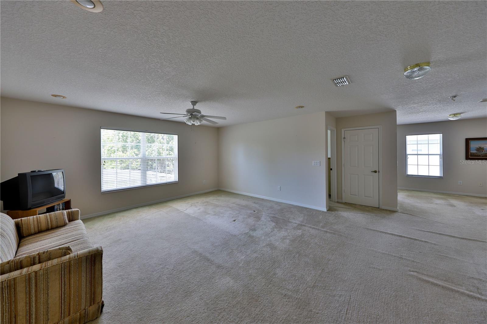 Image 14 of 20 For 363 Twelve Oaks Drive