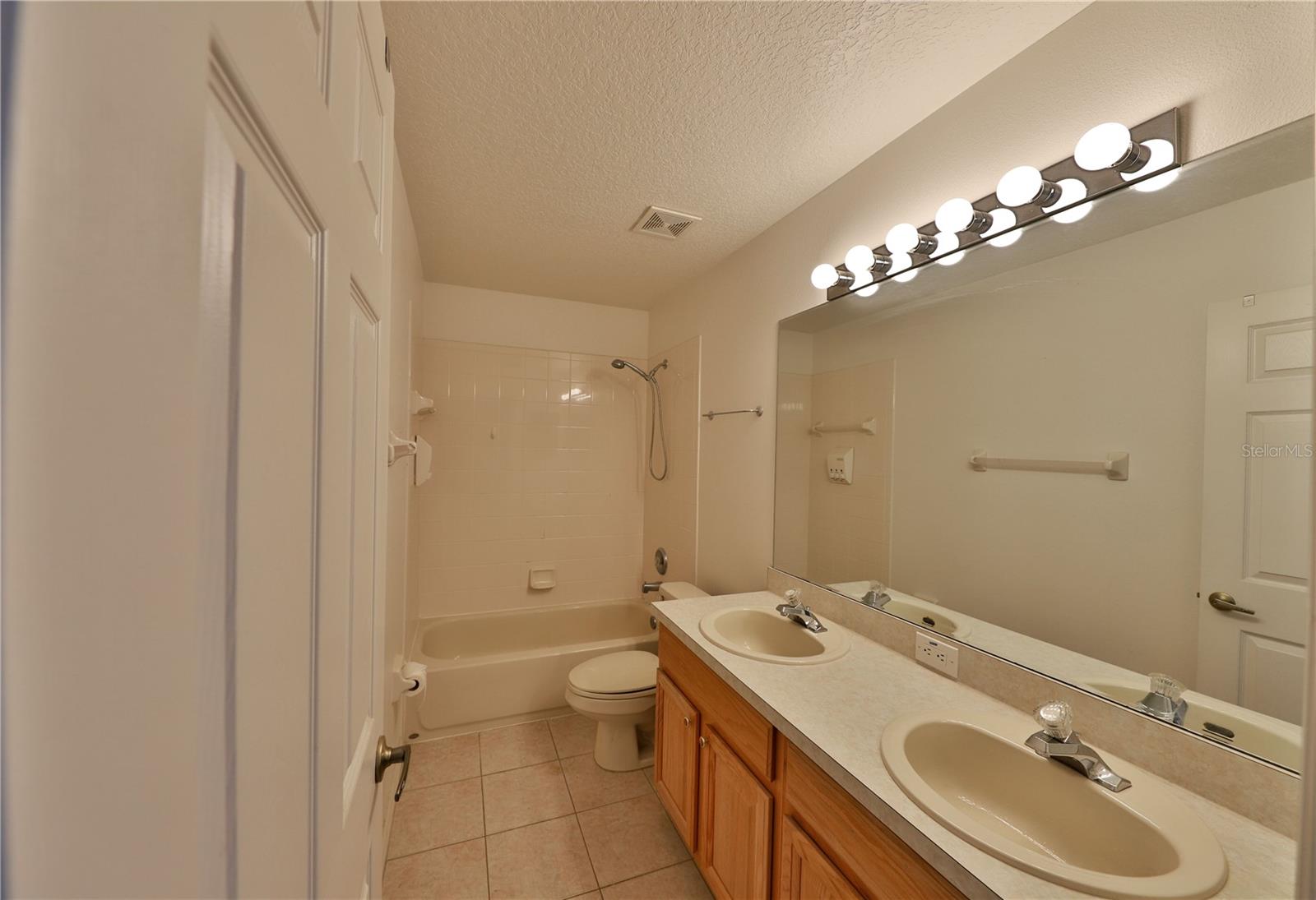 Image 16 of 20 For 363 Twelve Oaks Drive