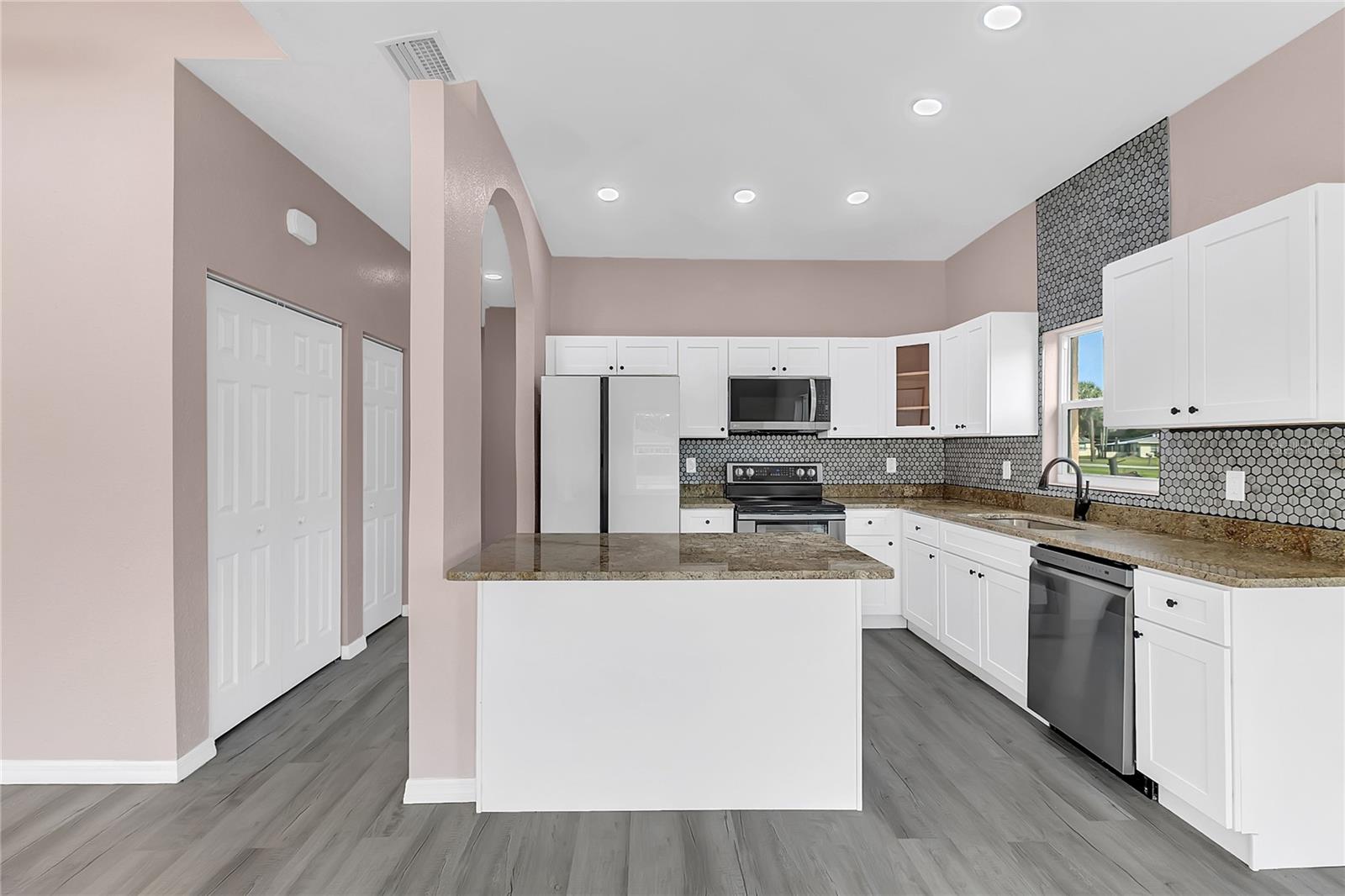 Image 12 of 40 For 707 Hamilton Street