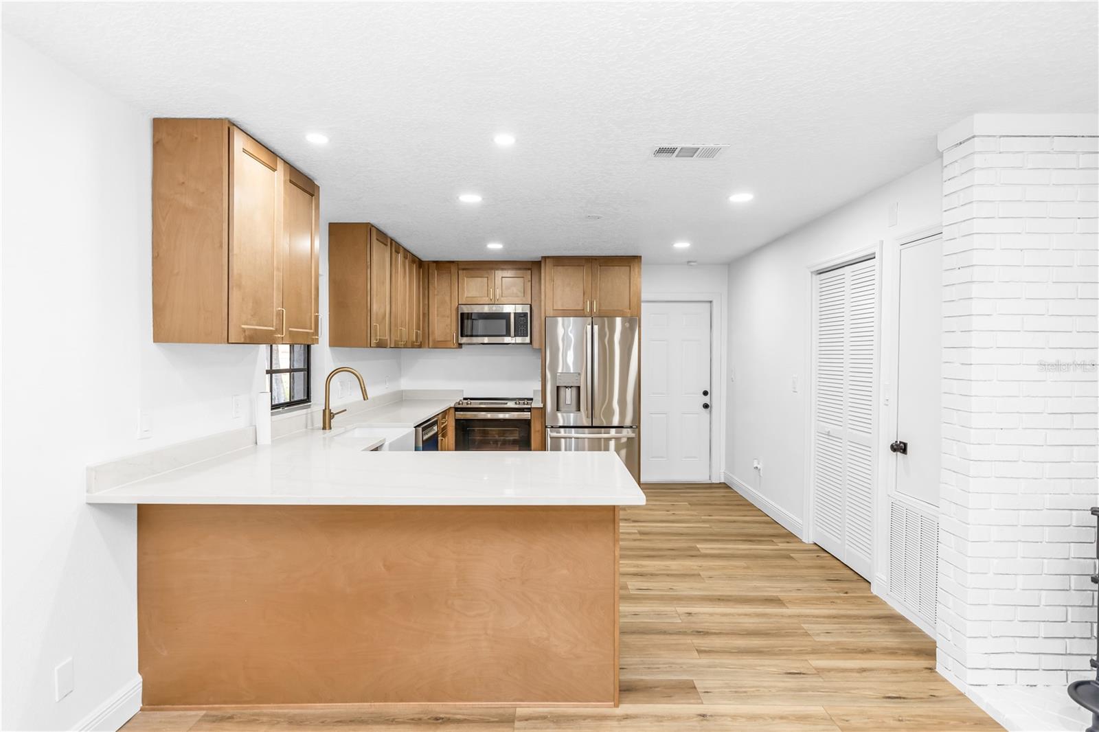 Image 5 of 27 For 6800 Ackerman Avenue