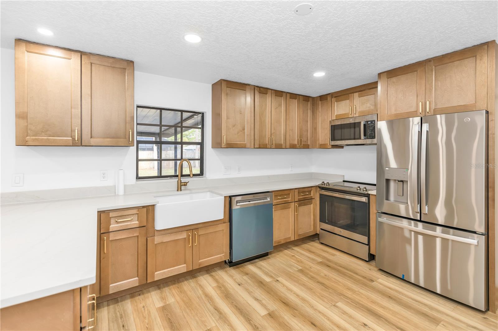 Image 6 of 27 For 6800 Ackerman Avenue