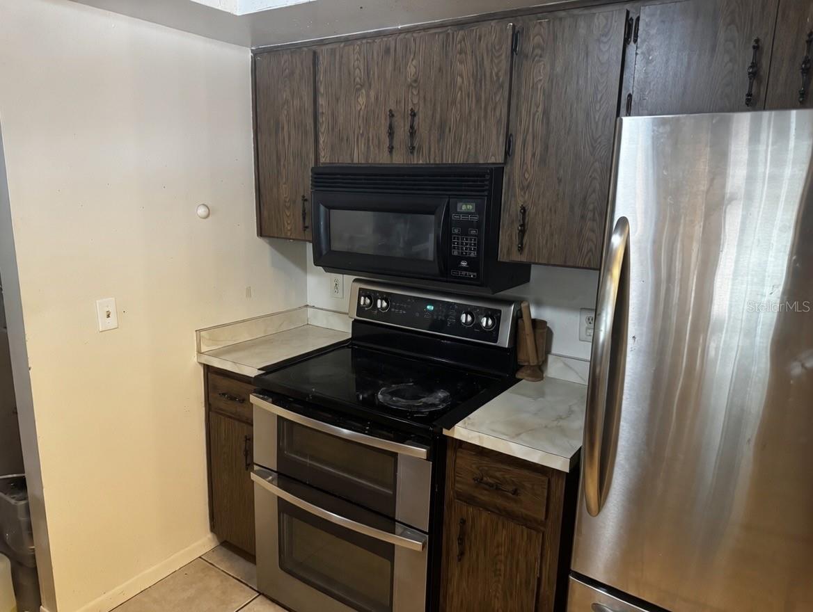 Image 3 of 4 For 2014 Dearing Avenue