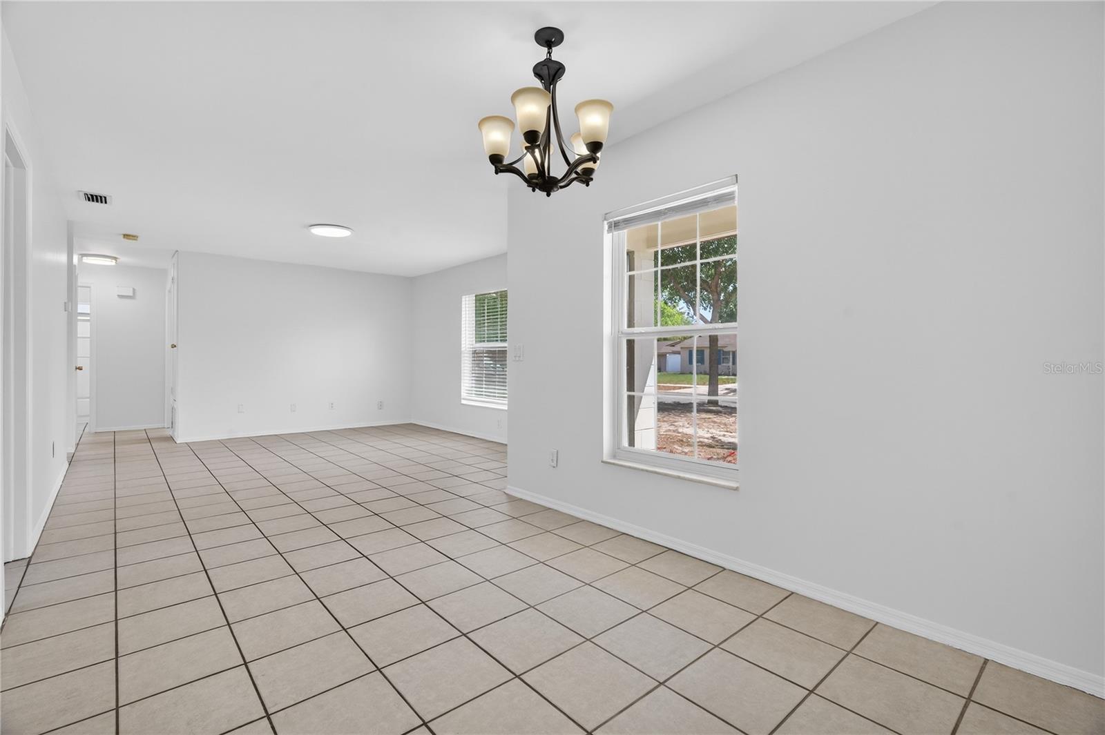 Image 12 of 67 For 526 Grandview Way