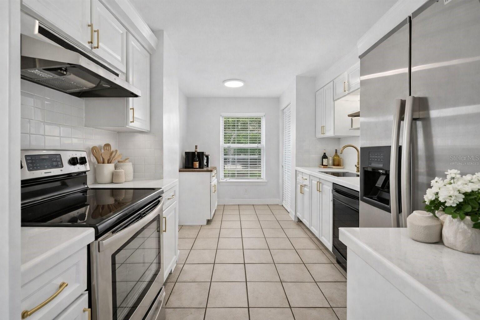 Image 17 of 67 For 526 Grandview Way