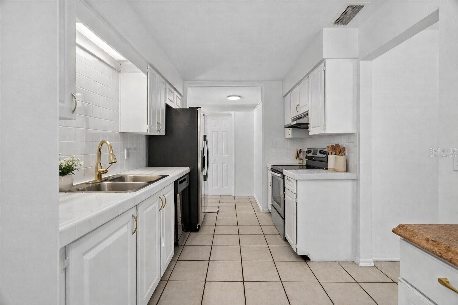 Image 21 of 67 For 526 Grandview Way