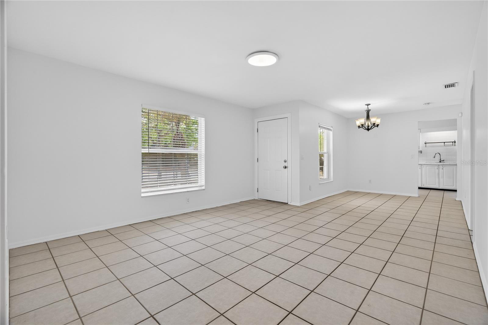 Image 4 of 67 For 526 Grandview Way