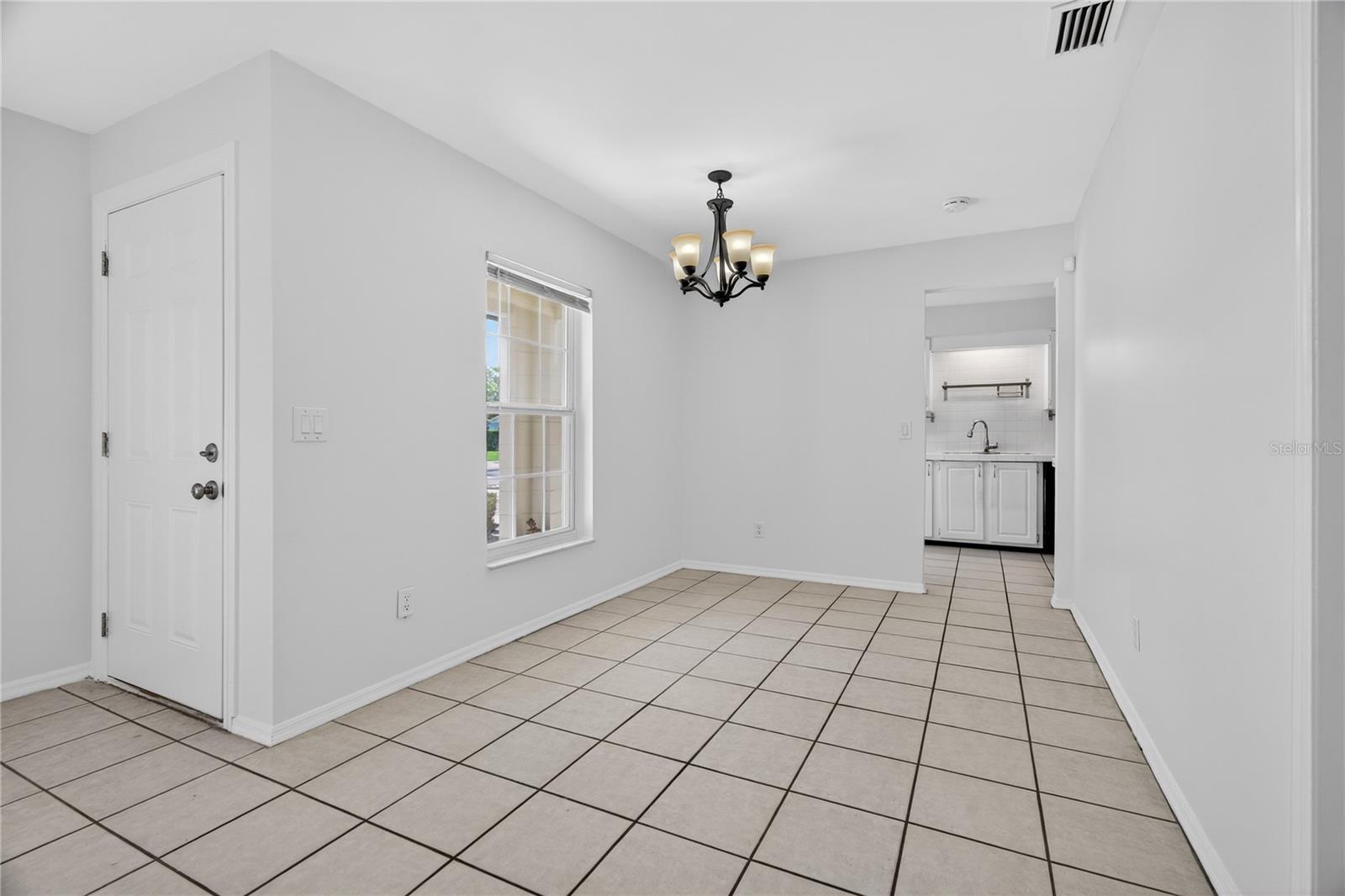 Image 6 of 67 For 526 Grandview Way