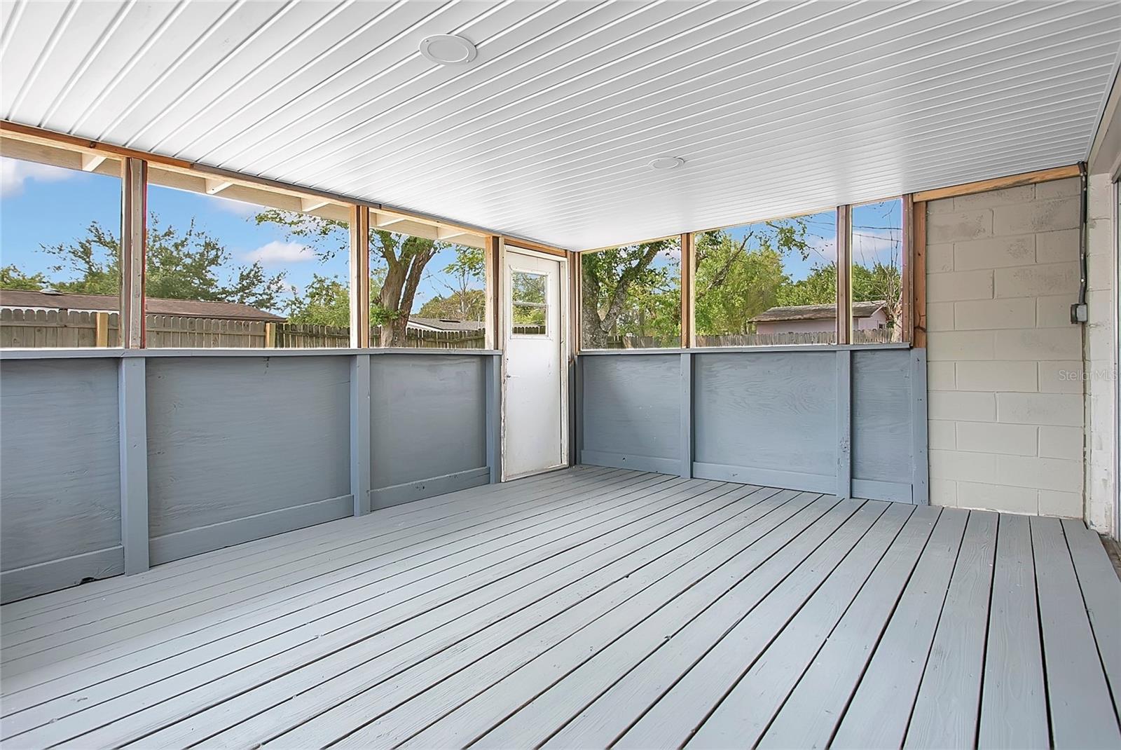 Image 23 of 33 For 503 Grandview Way