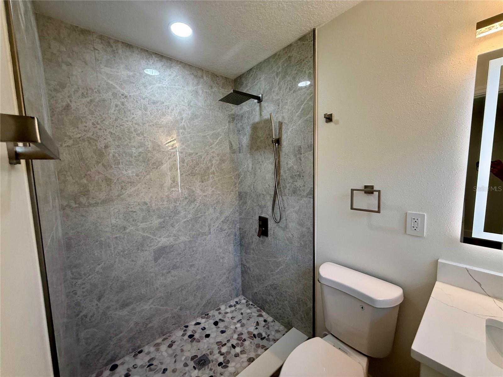 Image 11 of 12 For 214 Alderwood Street