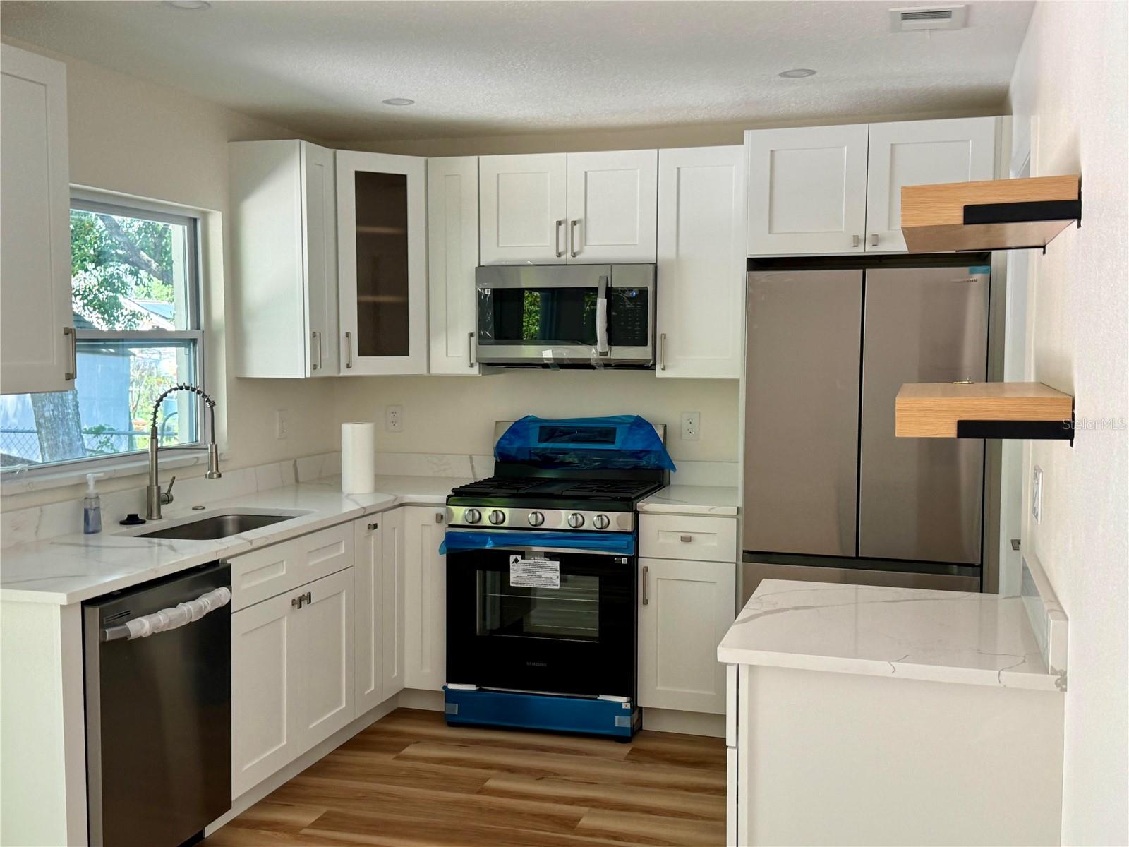 Image 5 of 12 For 214 Alderwood Street