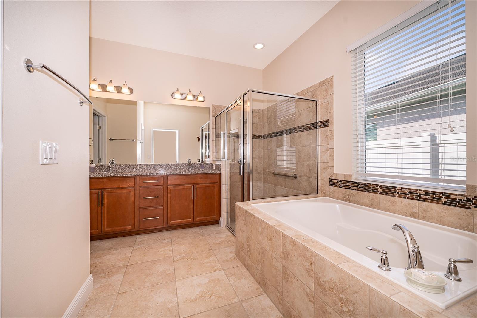 Image 17 of 38 For 15527 Sweet Orange Avenue