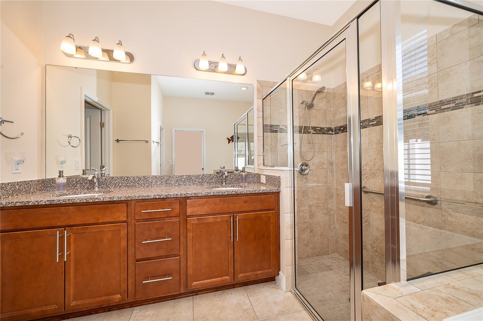 Image 18 of 38 For 15527 Sweet Orange Avenue