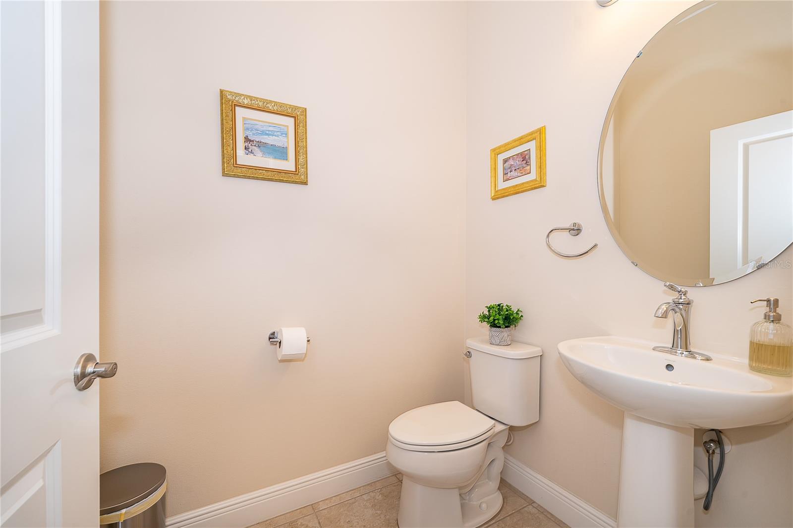 Image 24 of 38 For 15527 Sweet Orange Avenue