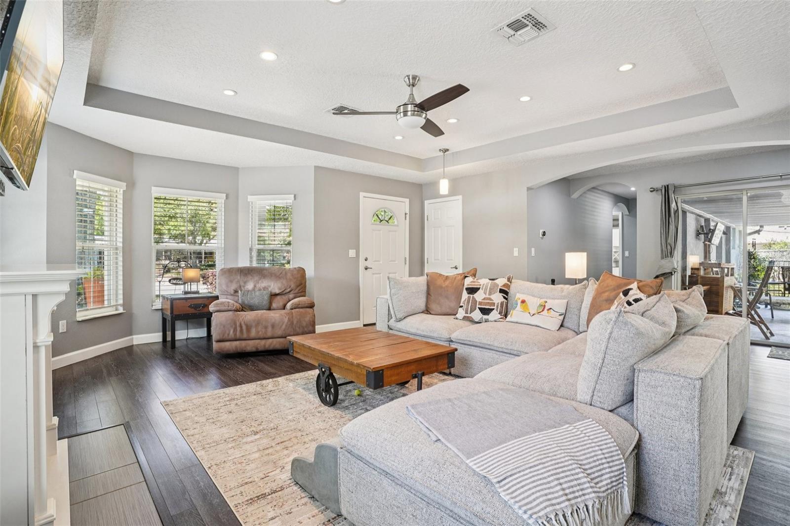 Image 13 of 72 For 327 Lakeview Avenue