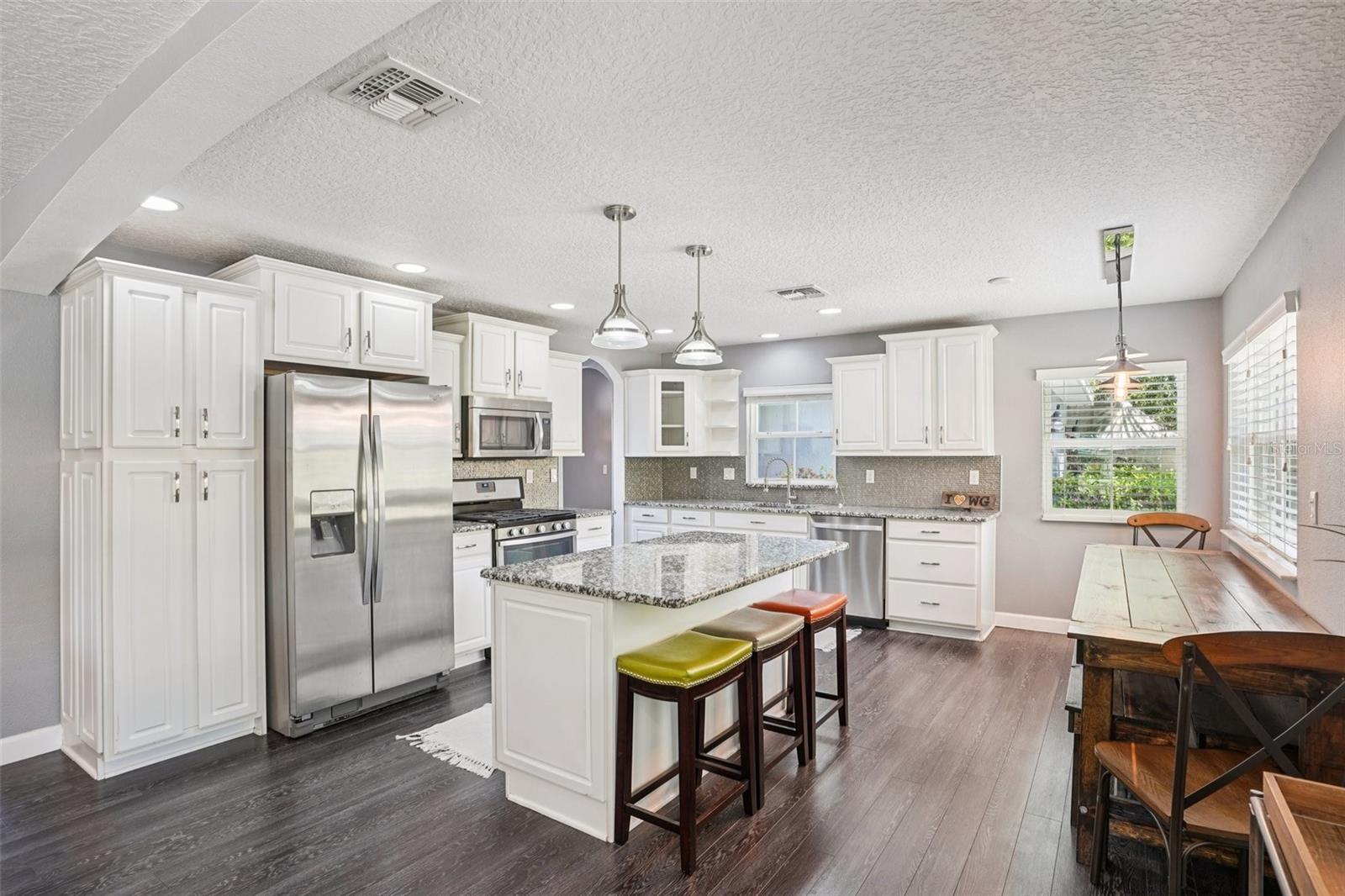 Image 15 of 72 For 327 Lakeview Avenue