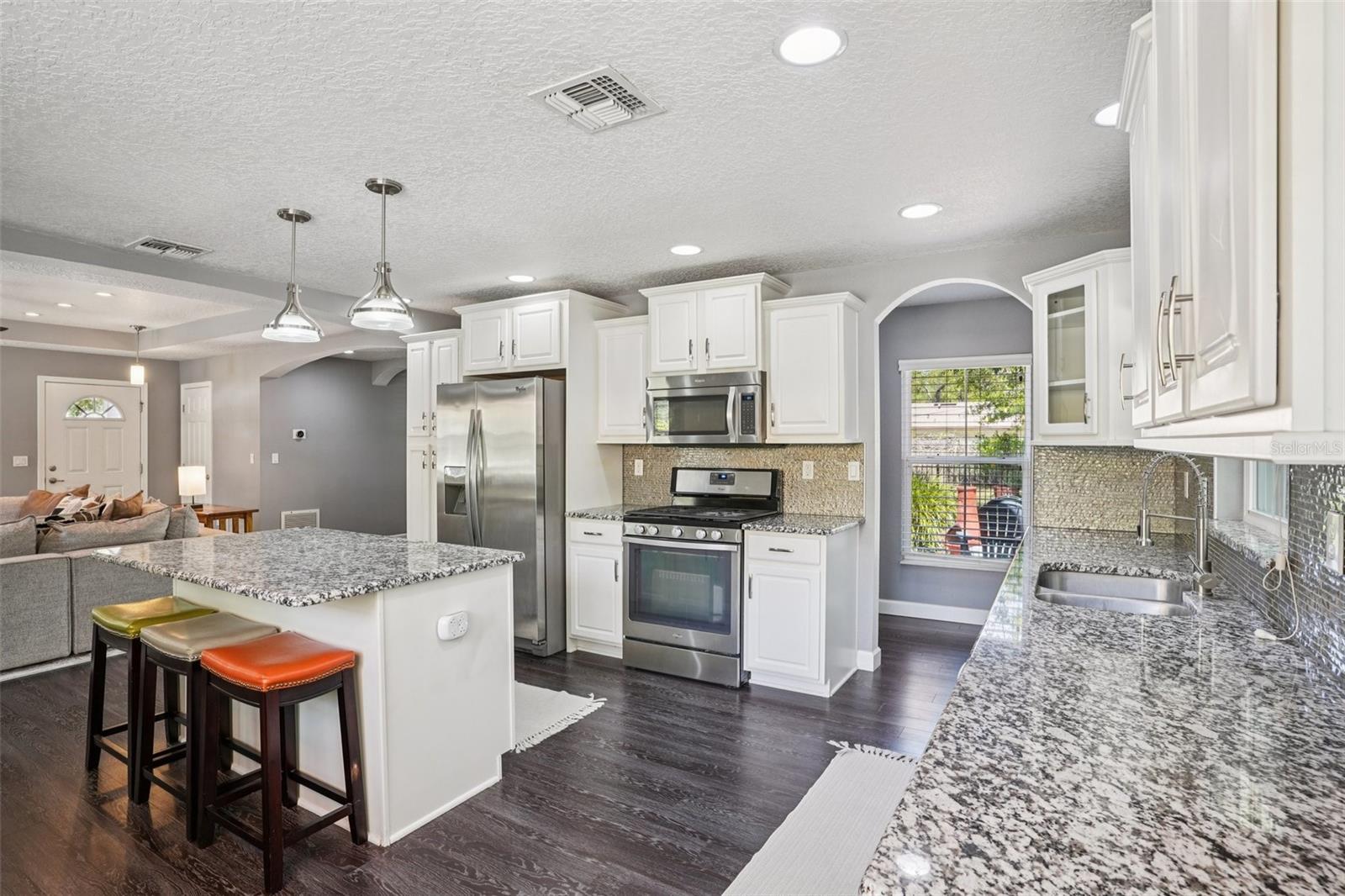 Image 17 of 72 For 327 Lakeview Avenue