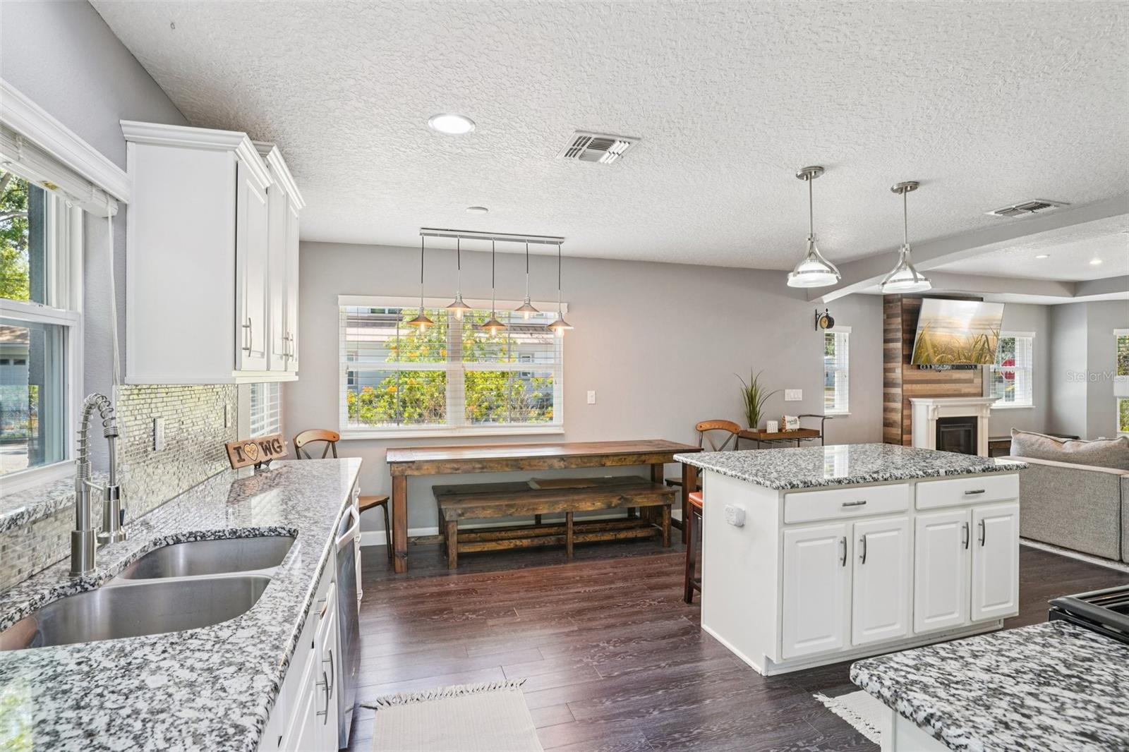 Image 18 of 72 For 327 Lakeview Avenue