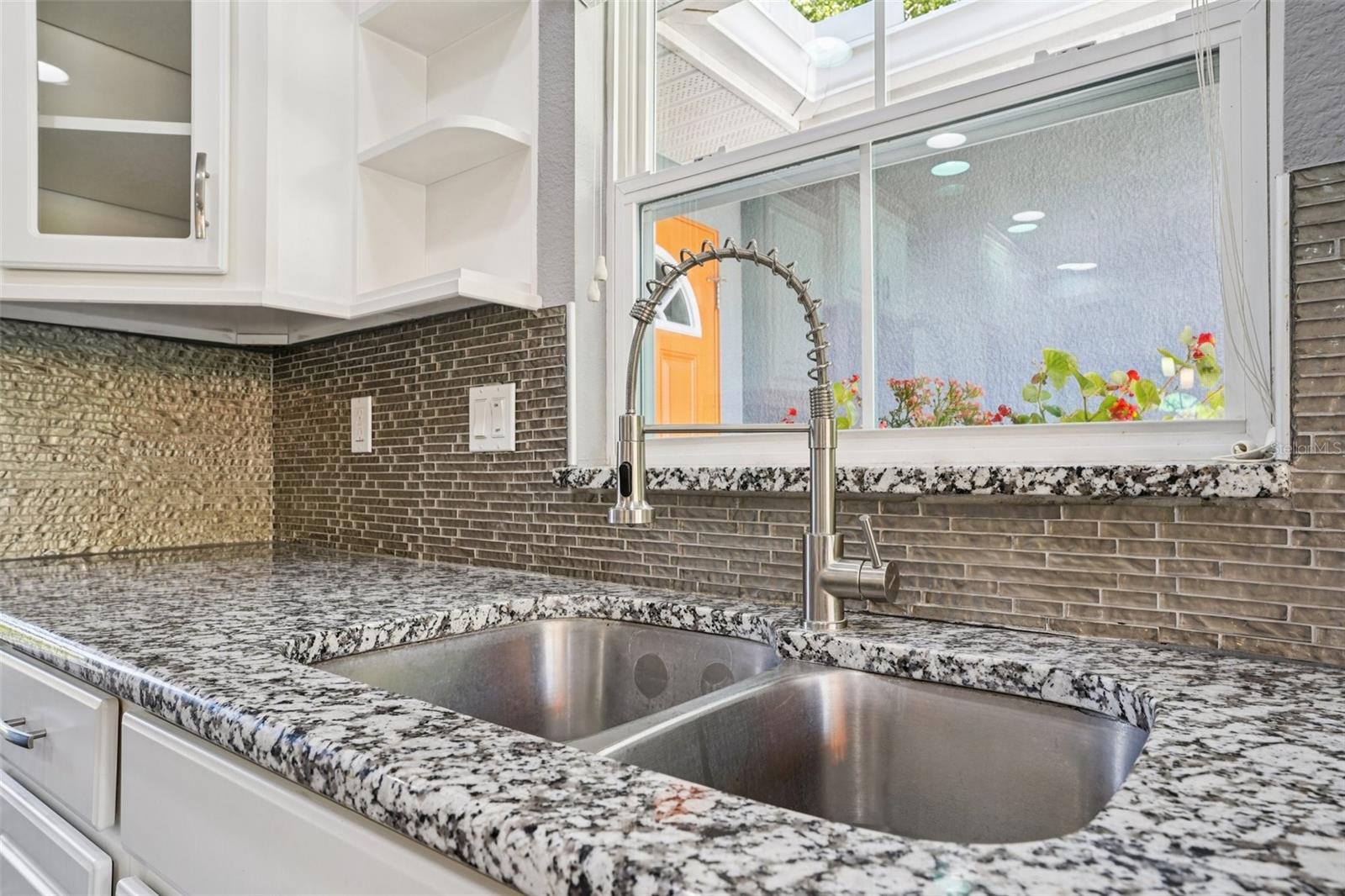 Image 20 of 72 For 327 Lakeview Avenue