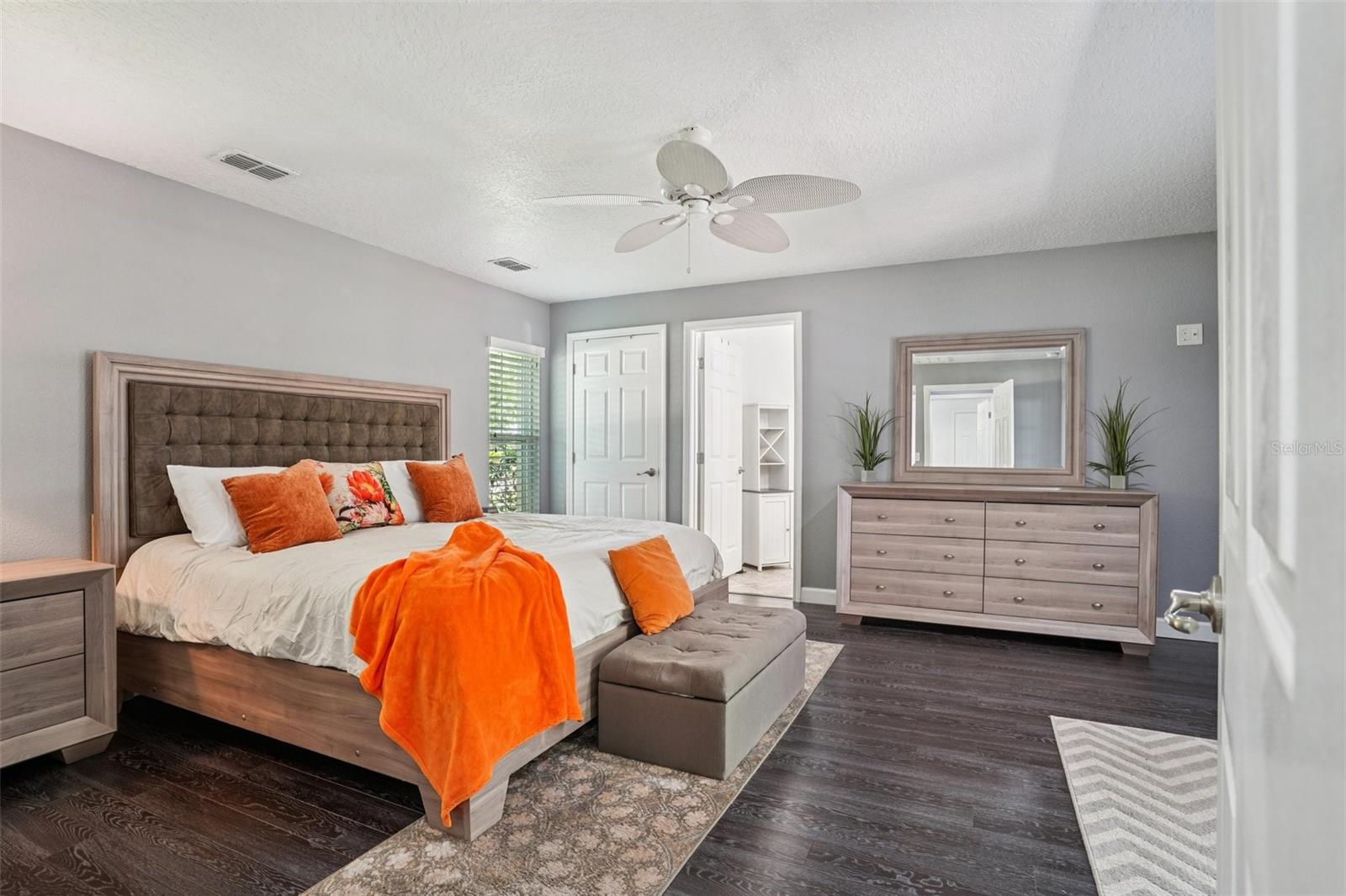 Image 21 of 72 For 327 Lakeview Avenue