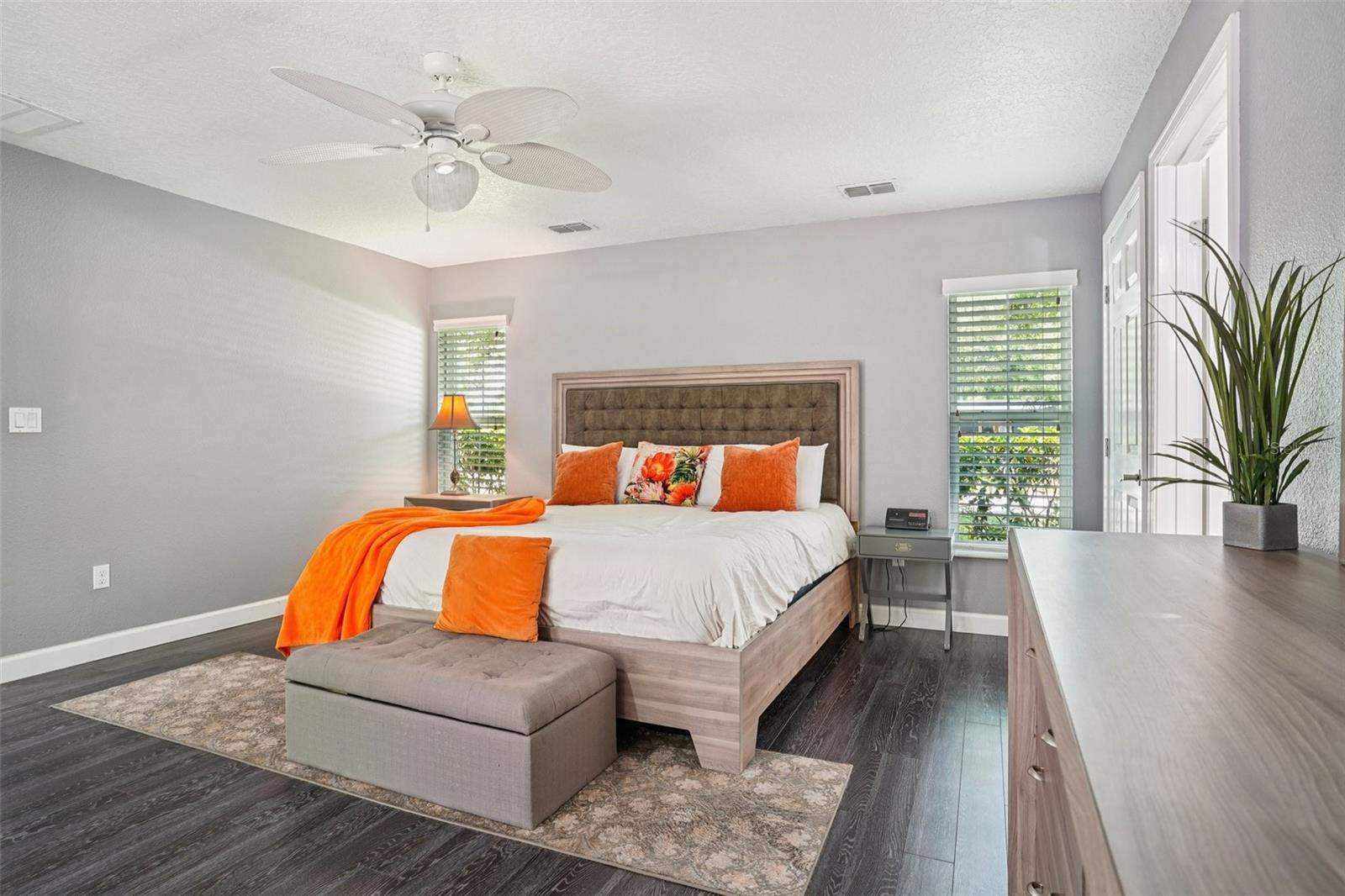 Image 22 of 72 For 327 Lakeview Avenue