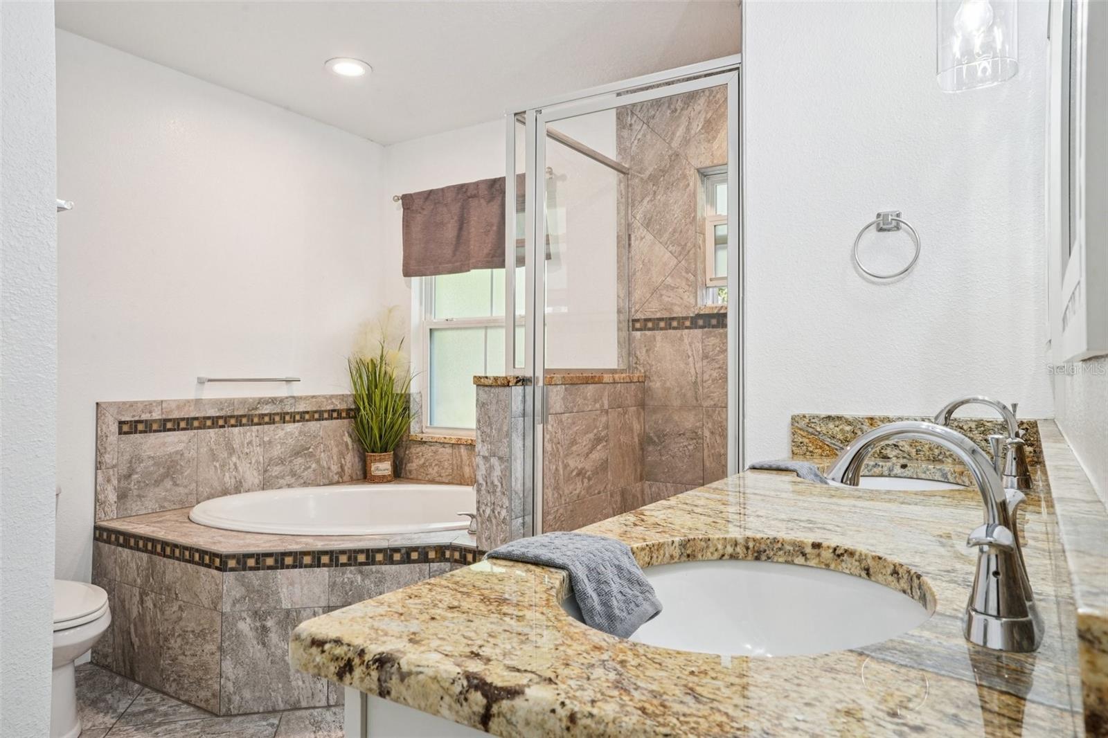 Image 24 of 72 For 327 Lakeview Avenue