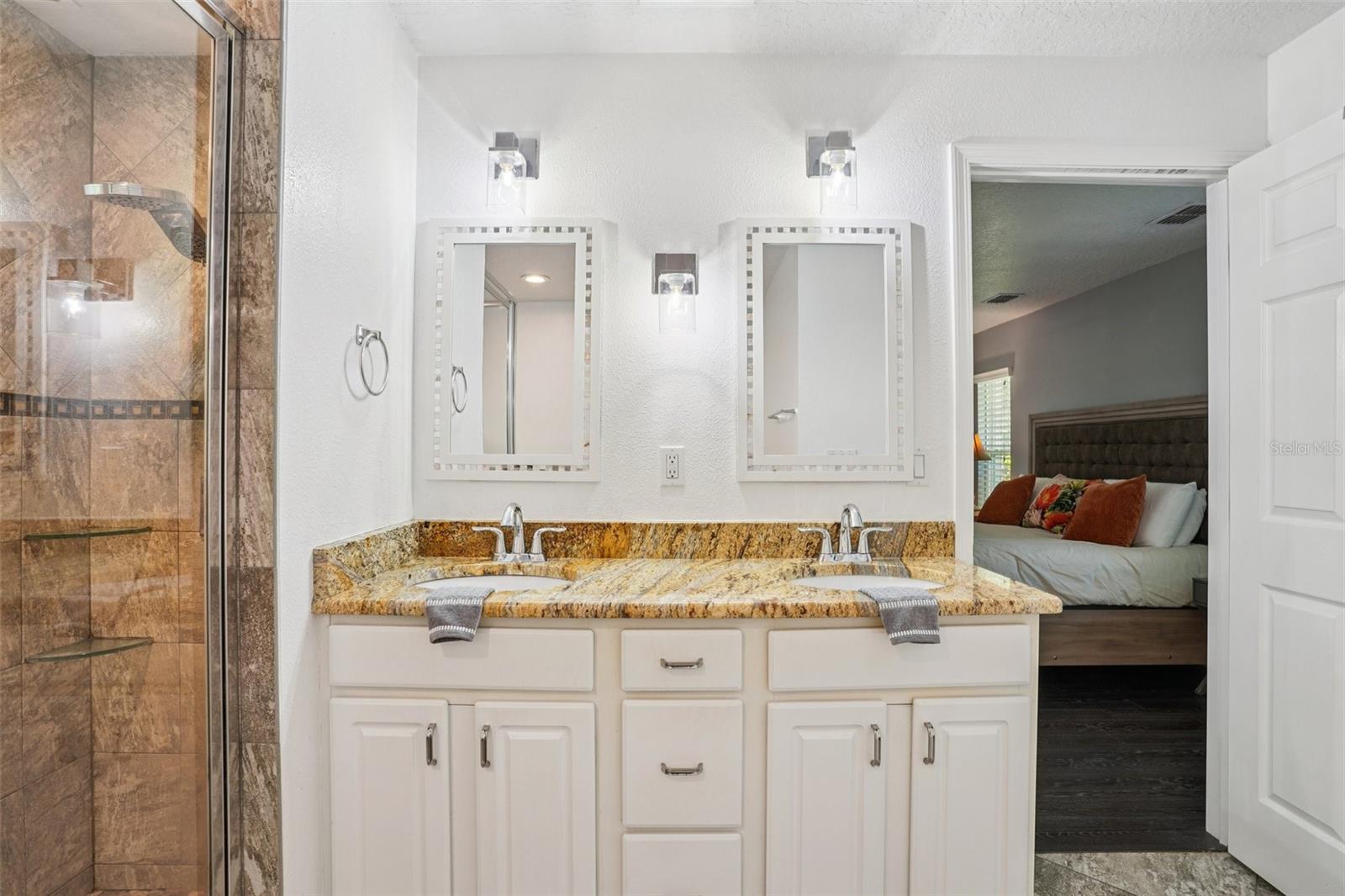 Image 25 of 72 For 327 Lakeview Avenue