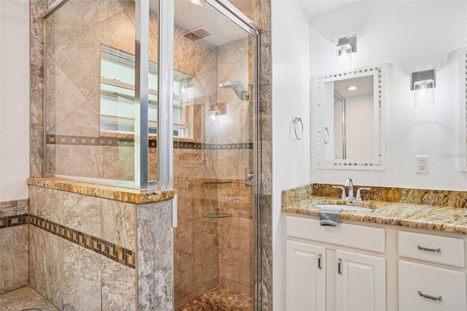 Image 26 of 72 For 327 Lakeview Avenue