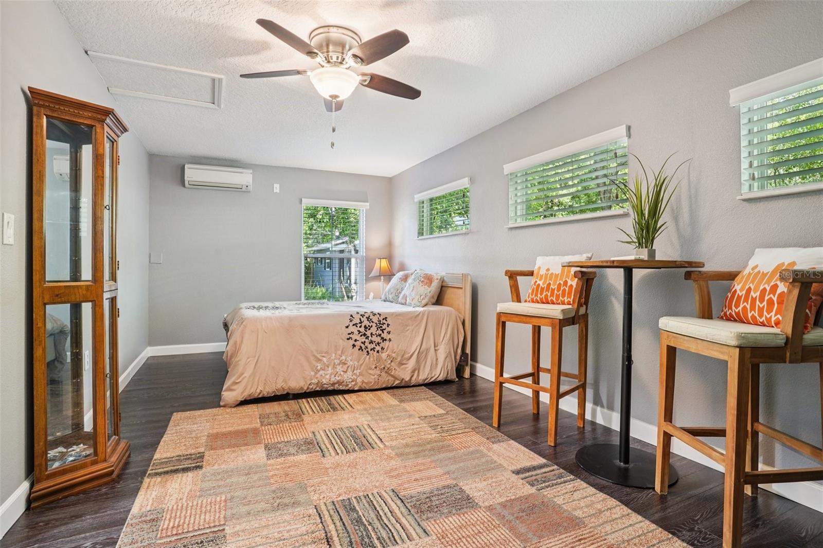 Image 29 of 72 For 327 Lakeview Avenue