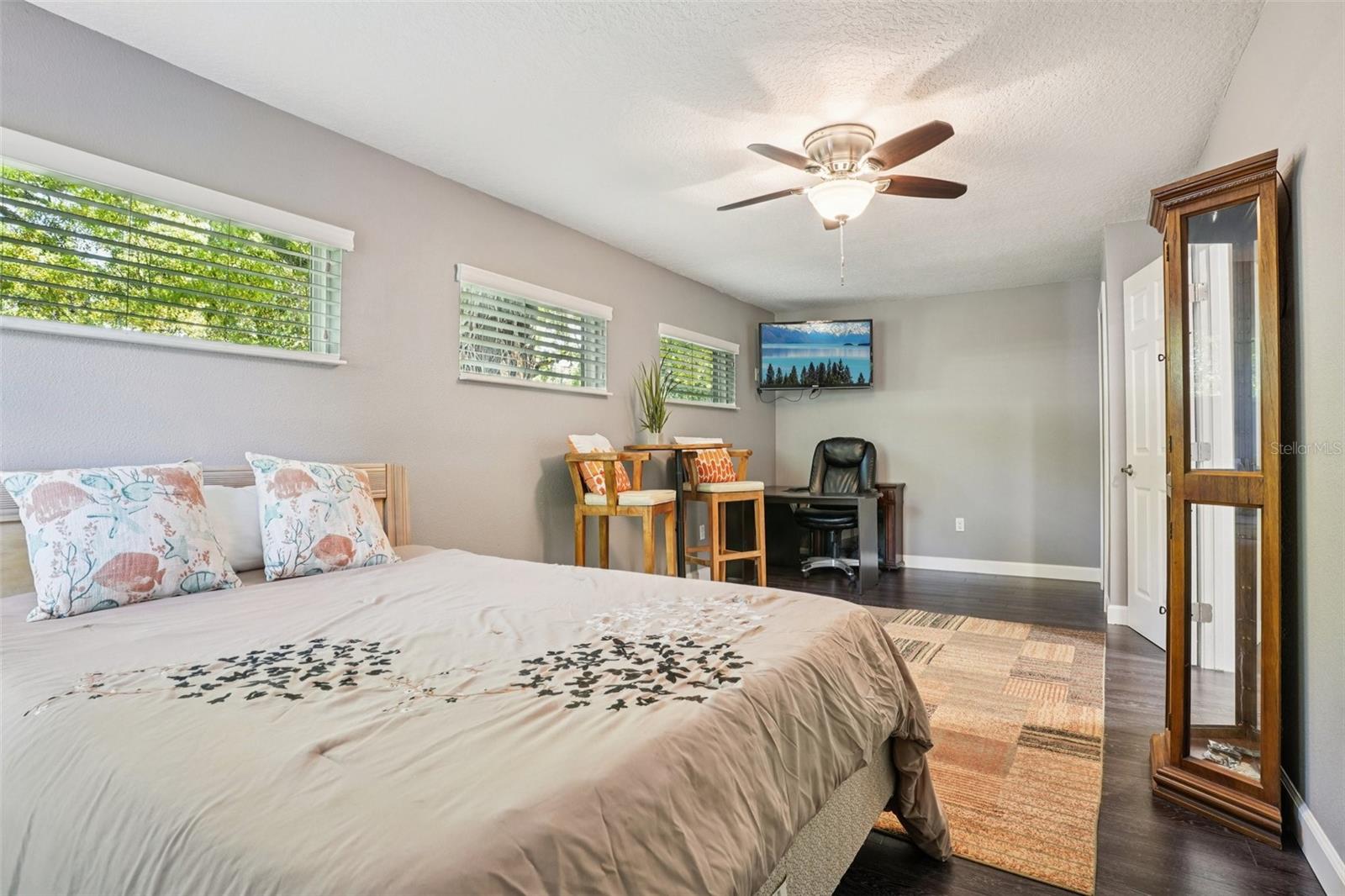 Image 30 of 72 For 327 Lakeview Avenue