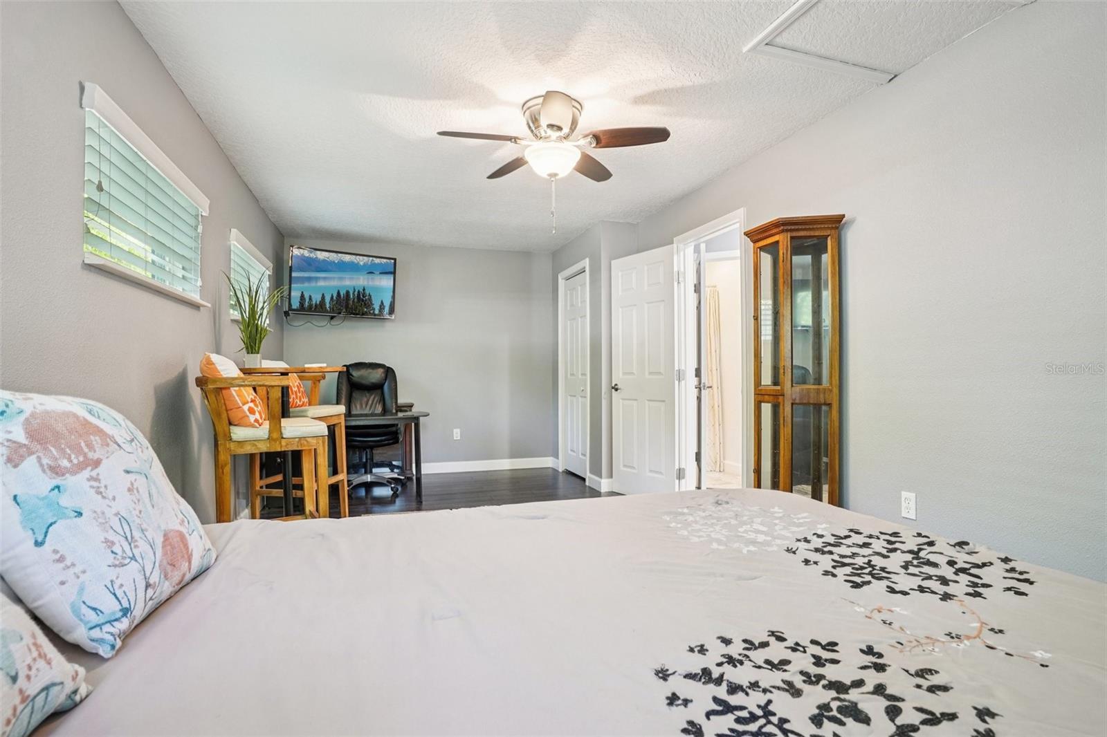 Image 31 of 72 For 327 Lakeview Avenue