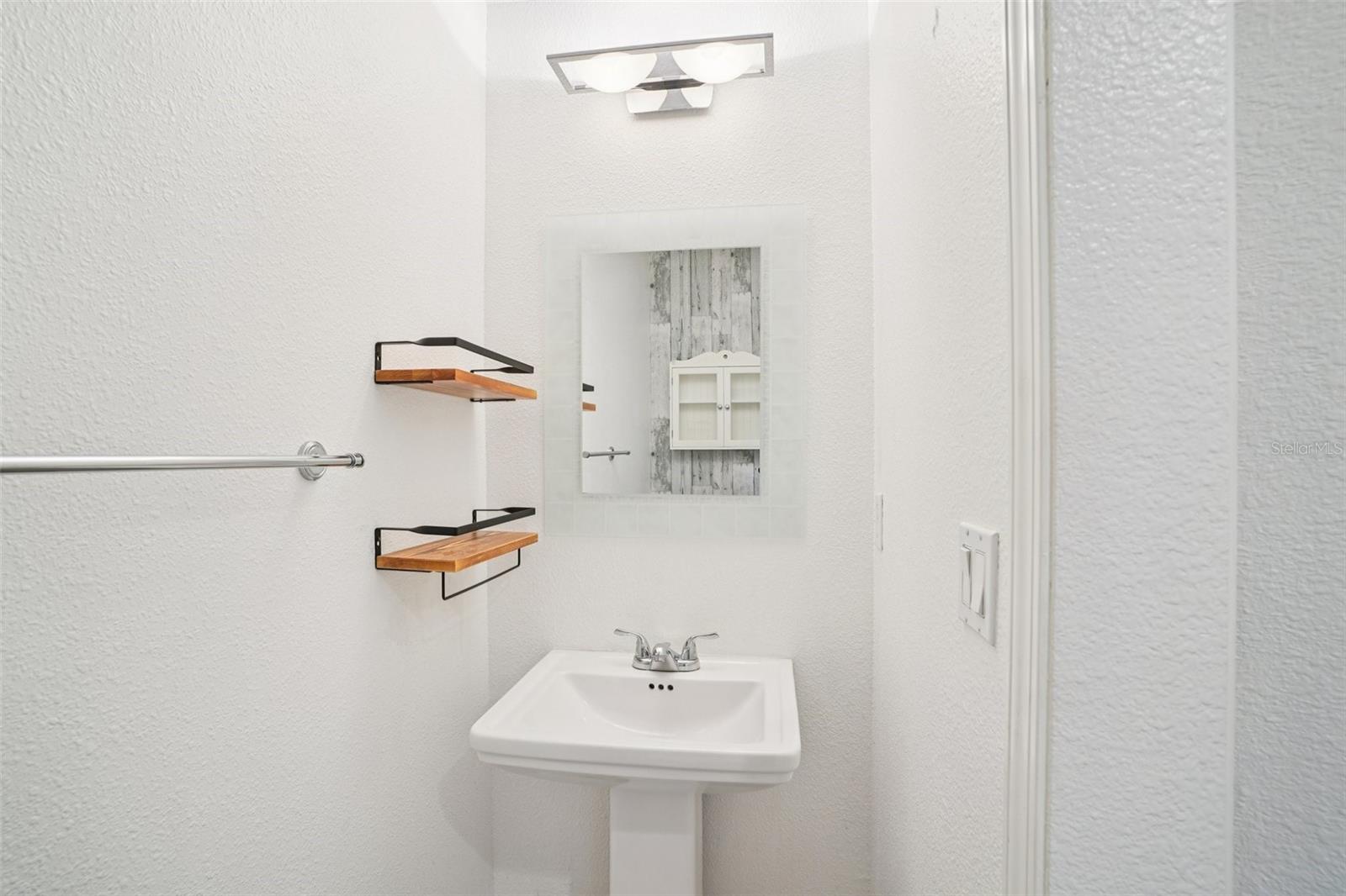 Image 32 of 72 For 327 Lakeview Avenue