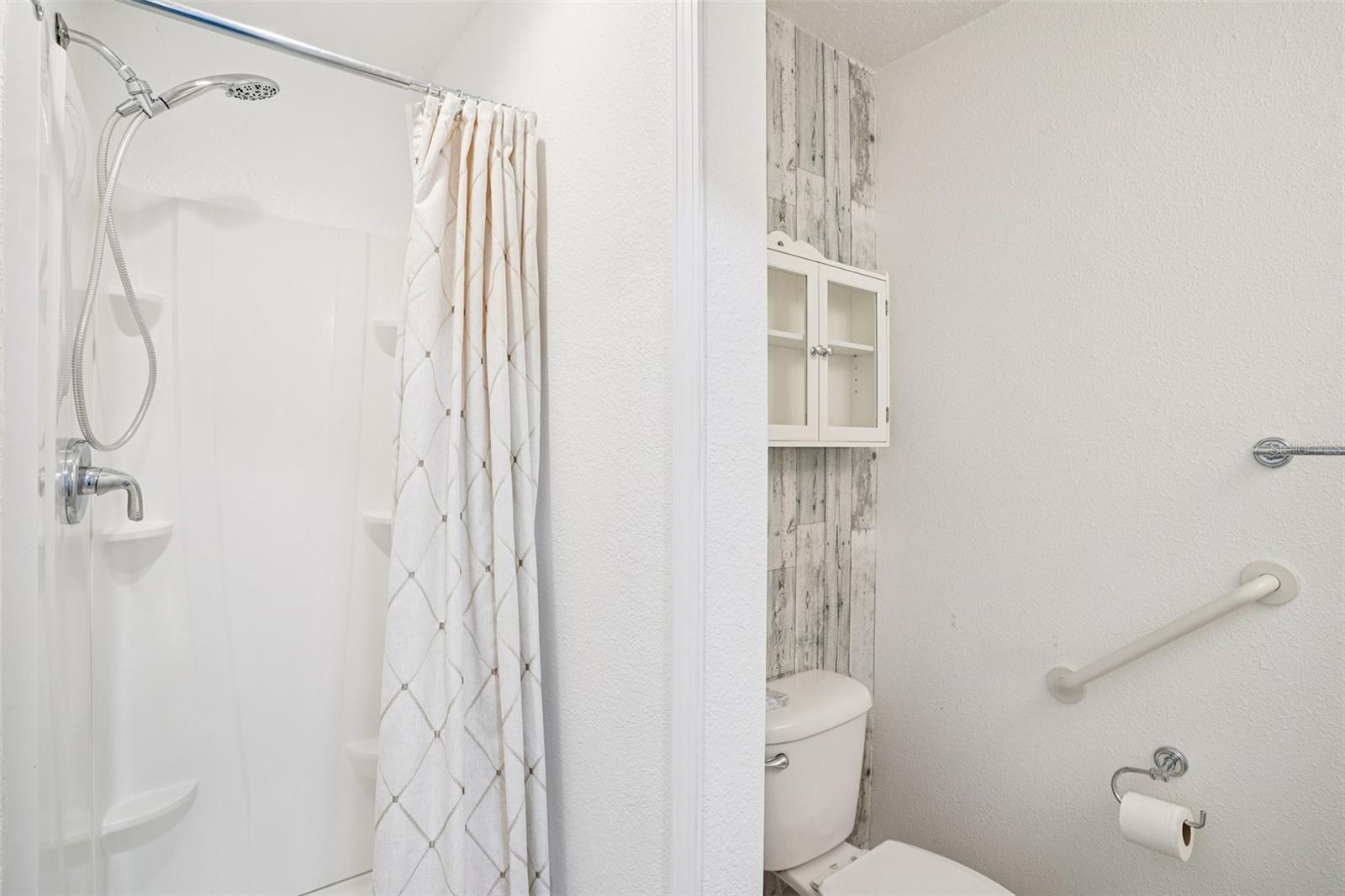 Image 33 of 72 For 327 Lakeview Avenue