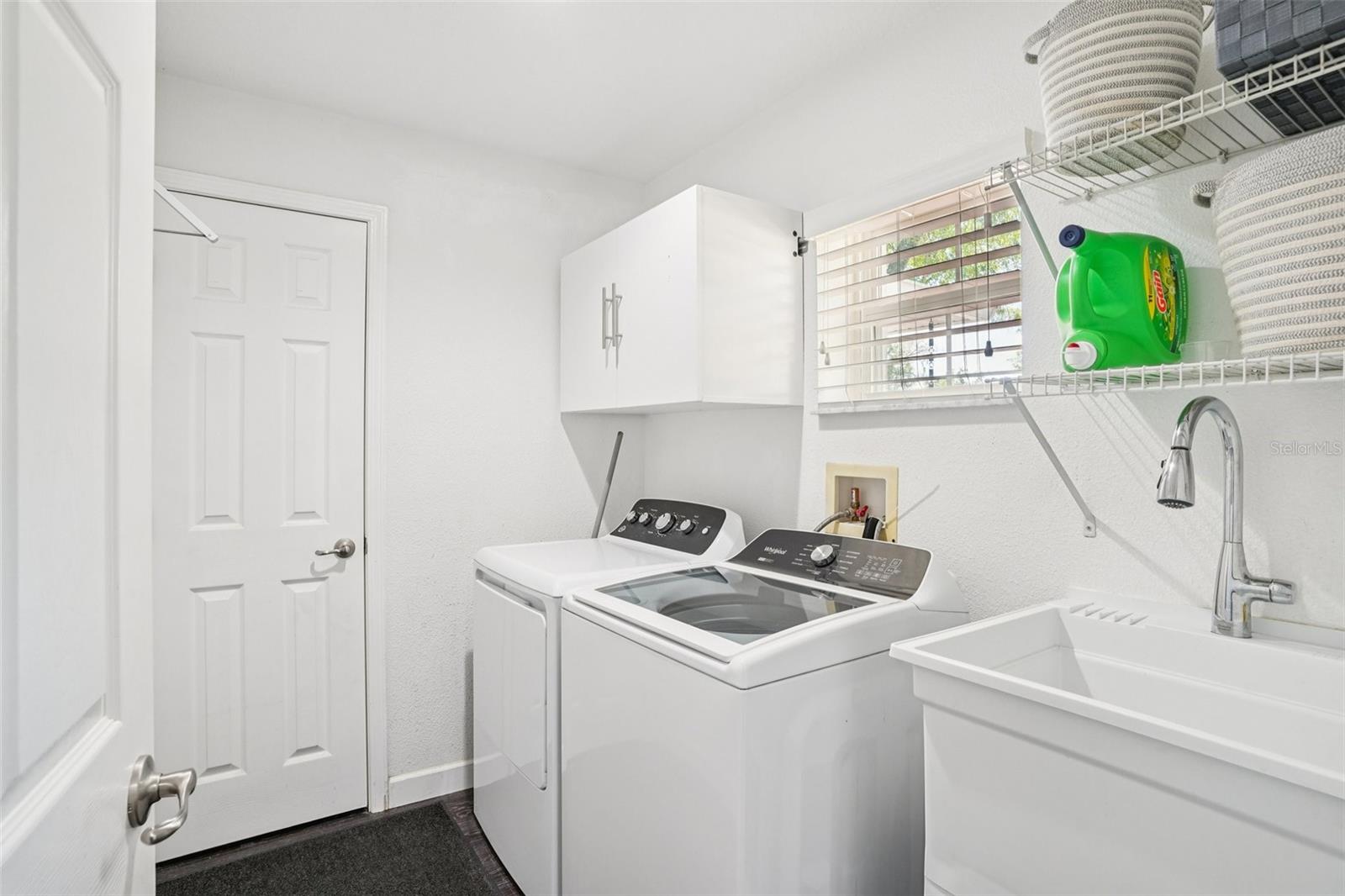 Image 34 of 72 For 327 Lakeview Avenue