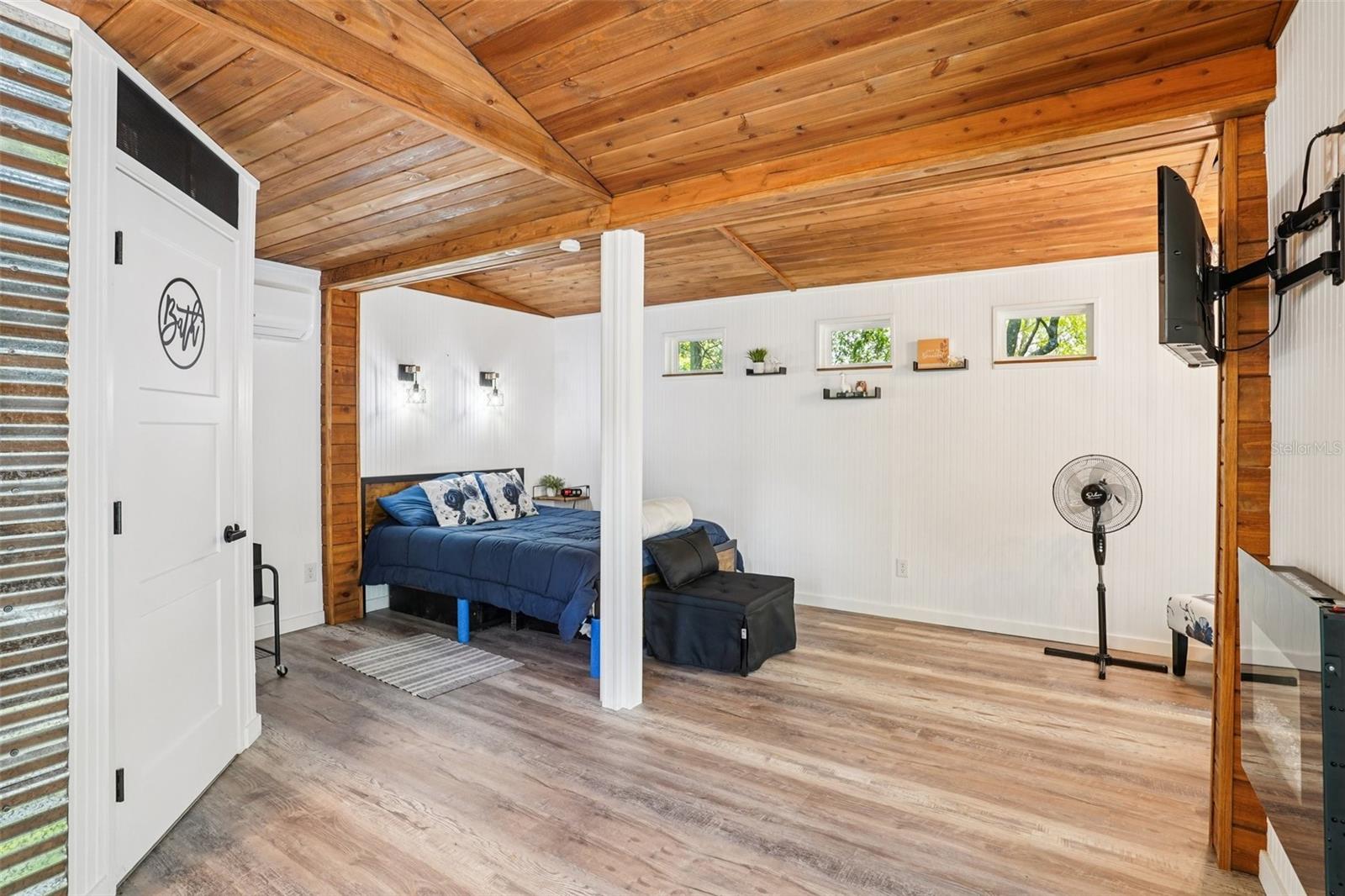 Image 41 of 72 For 327 Lakeview Avenue