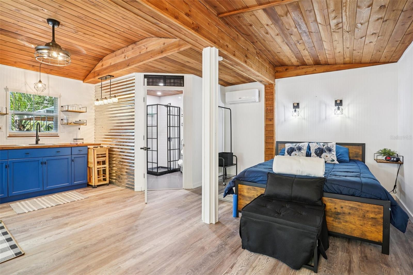 Image 42 of 72 For 327 Lakeview Avenue