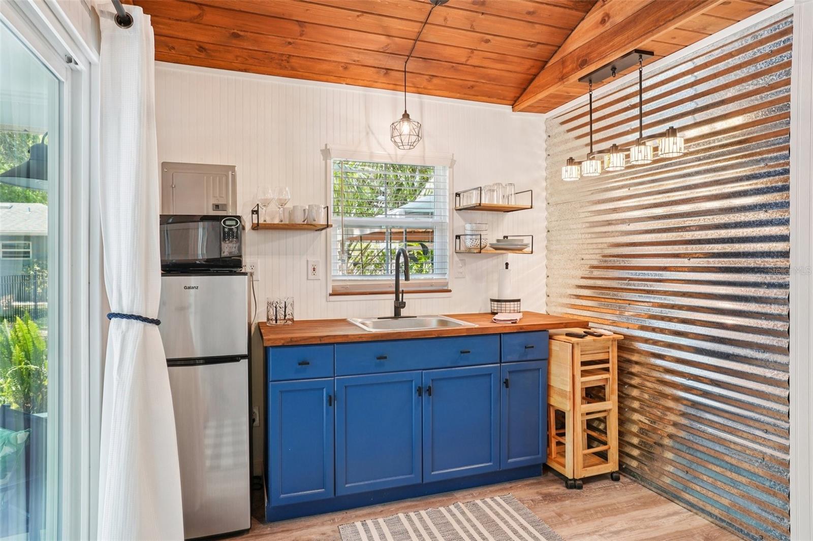 Image 44 of 72 For 327 Lakeview Avenue