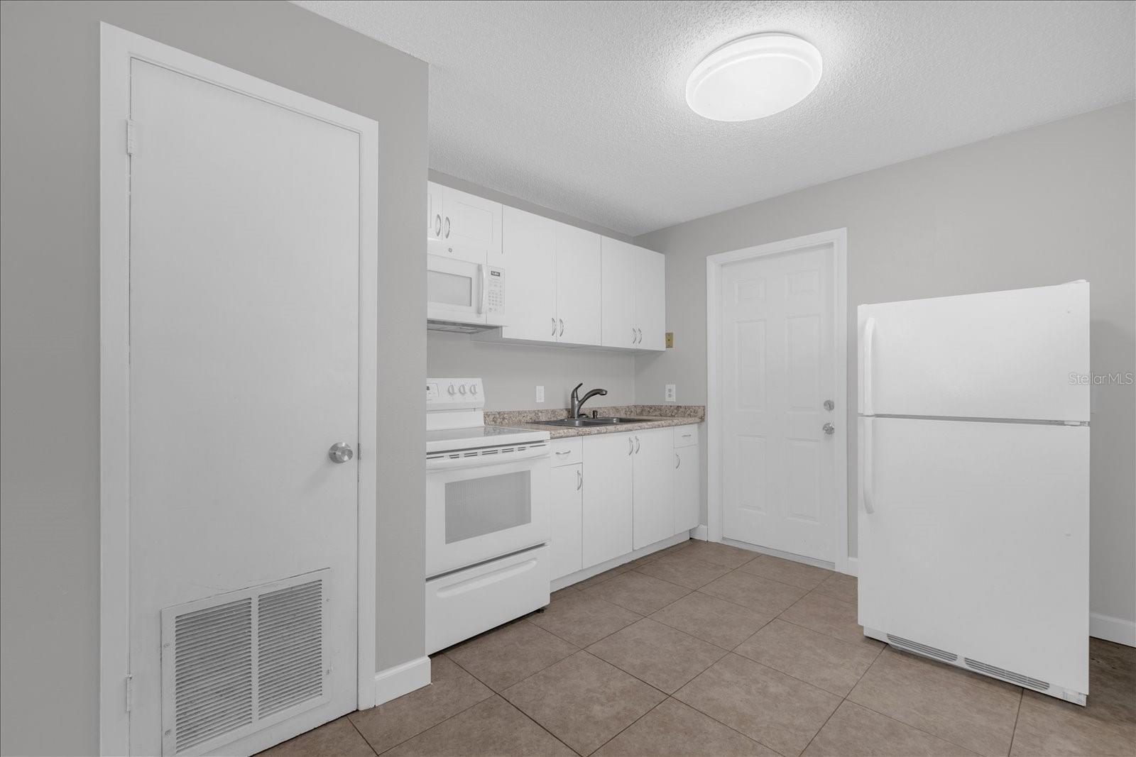 Image 8 of 23 For 284 Short St