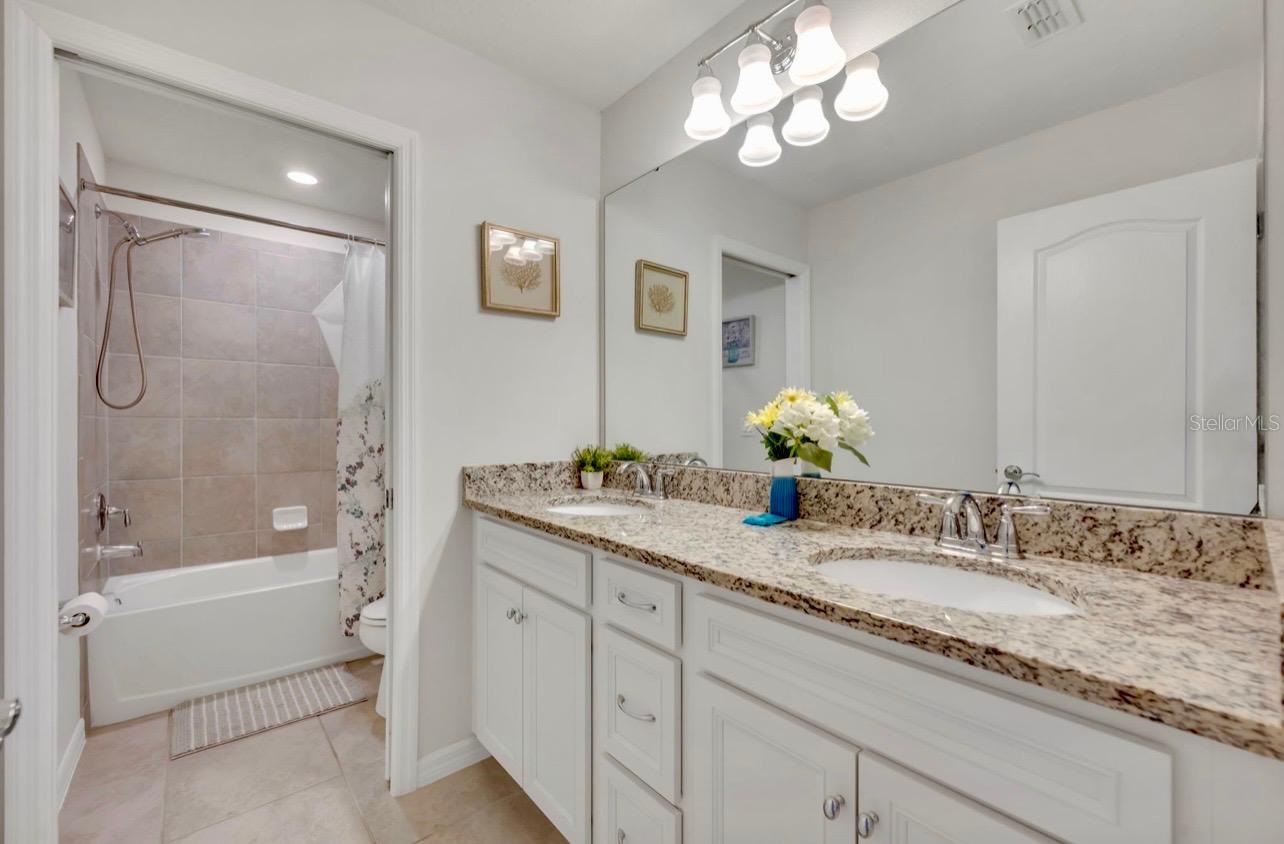 Image 31 of 80 For 7204 Oakmoss Loop