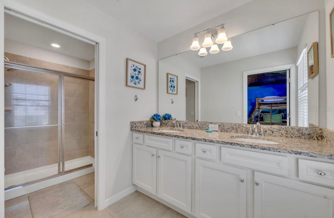 Image 33 of 80 For 7204 Oakmoss Loop