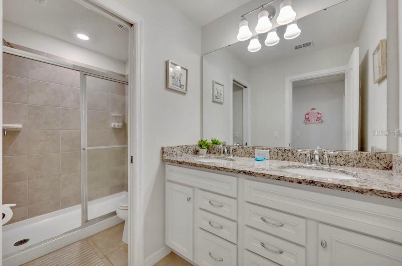 Image 35 of 80 For 7204 Oakmoss Loop