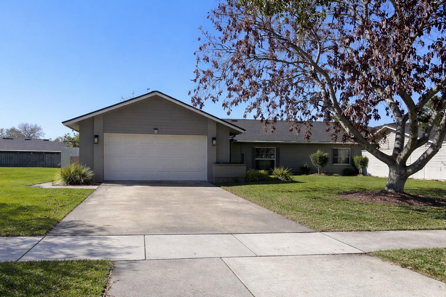 Listing Details for 9322 Palm Tree Drive, WINDERMERE, FL 34786