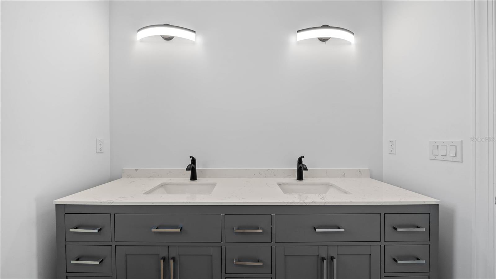 Image 21 of 41 For 703 Fox Gate Court