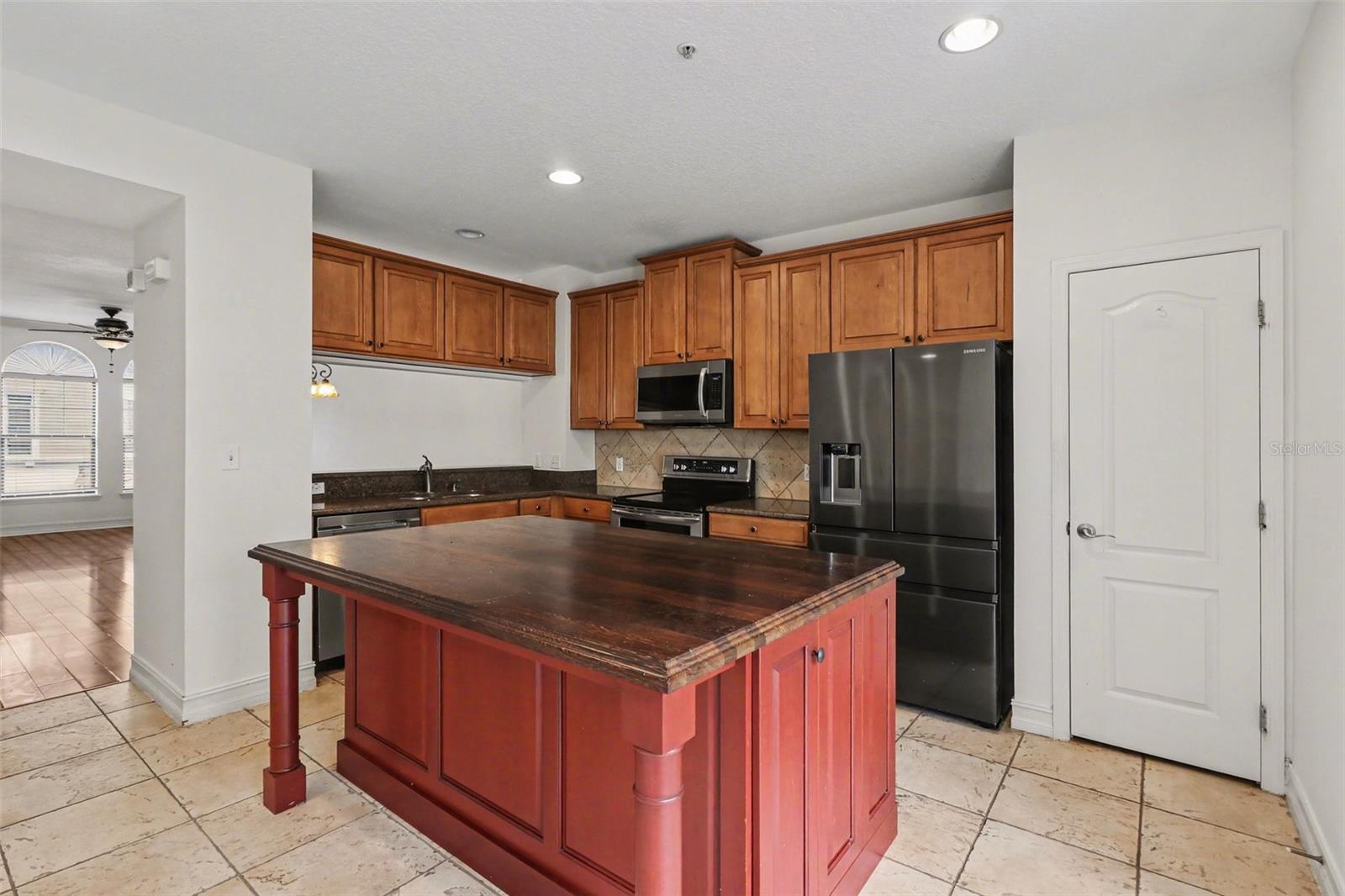 Listing photo id 8 for 3621 Messina Drive