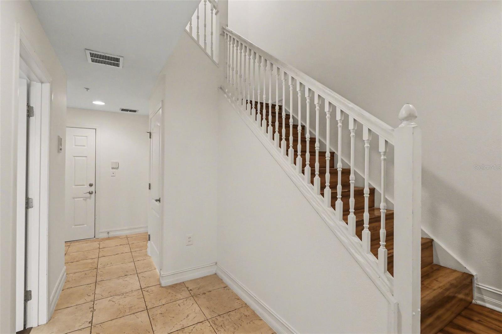 Listing photo id 11 for 3621 Messina Drive