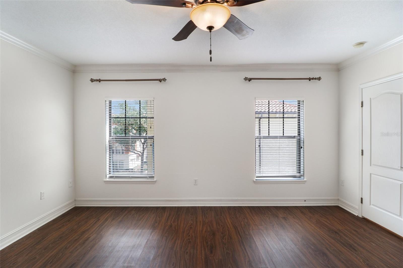 Listing photo id 17 for 3621 Messina Drive